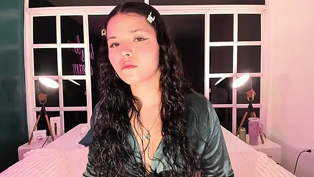 LottiCarter online show from 01/31/25, 12:39