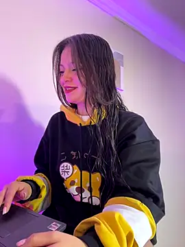 LucyEvans  online show from 11/04/25, 10:58