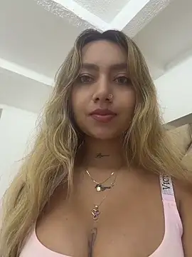 Snapshot of amanda-medrano1 chatting on 05/04/26, 02:24 amanda-medrano1 online show from 05/04/26, 02:24