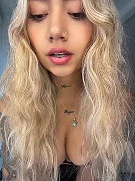 amanda-medrano1 online show from 07/23/26, 02:59