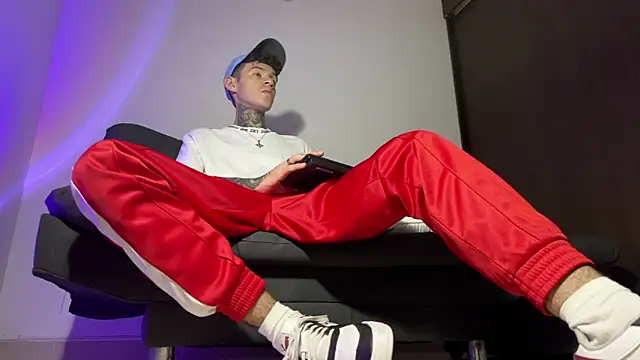 Snapshot of Saturno_v chatting on 03/12/25, 12:10 Saturno v online show from 03/12/25, 12:10