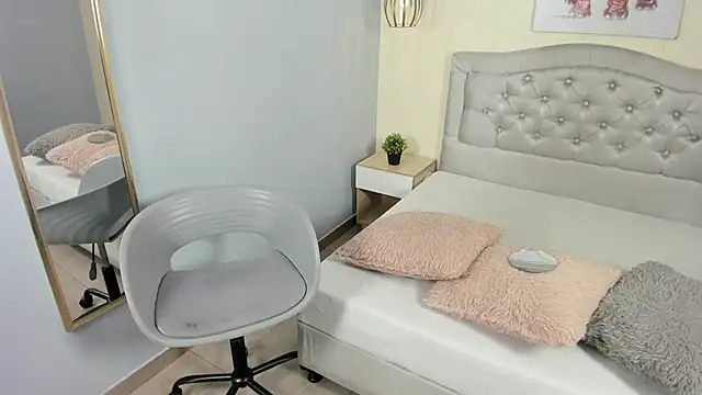 escarleth   online show from 02/11/26, 01:05