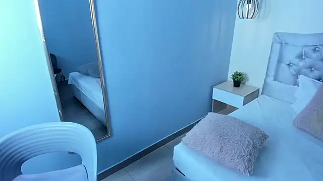 escarleth   online show from 03/20/26, 11:59