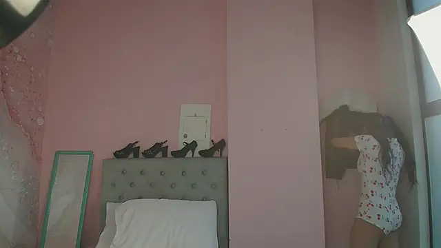 soyzarahtorres online show from 01/12/25, 11:04