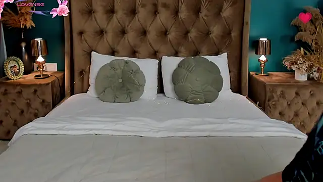 CalyMoon online show from 01/13/26, 01:16