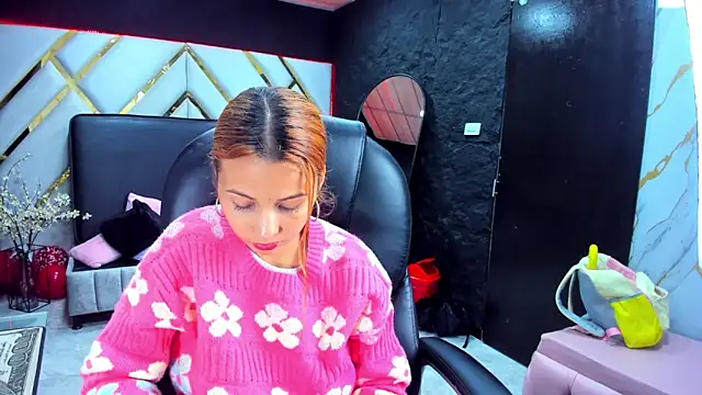 Snapshot of Paris_Petit chatting on 02/16/26, 08:27 Paris Petit online show from 02/16/26, 08:27