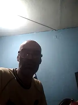 Snapshot of hugosafado333 chatting on 12/04/24, 03:26 hugosafado333 online show from 12/04/24, 03:26