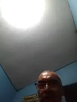 Snapshot of hugosafado333 chatting on 12/14/24, 03:18 hugosafado333 online show from 12/14/24, 03:18