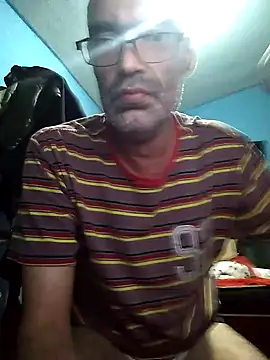 Snapshot of hugosafado333 chatting on 02/11/25, 05:37 hugosafado333 online show from 02/11/25, 05:37