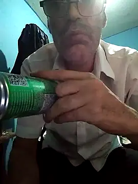 Snapshot of hugosafado333 chatting on 03/08/25, 02:34 hugosafado333 online show from 03/08/25, 02:34