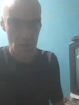 Snapshot of hugosafado333 chatting on 10/13/25, 04:23 hugosafado333 online show from 10/13/25, 04:23