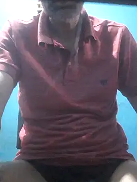 Snapshot of hugosafado333 chatting on 10/31/25, 03:51 hugosafado333 online show from 10/31/25, 03:51