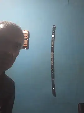 Snapshot of hugosafado333 chatting on 12/14/25, 05:46 hugosafado333 online show from 12/14/25, 05:46