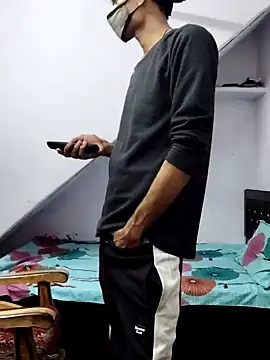 Snapshot of Habibi_big_b chatting on 12/20/24, 04:25 Habibi big b online show from 12/20/24, 04:25