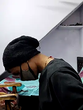 Snapshot of Habibi_big_b chatting on 12/24/24, 10:11 Habibi big b online show from 12/24/24, 10:11