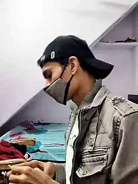 Snapshot of Habibi_big_b chatting on 12/25/24, 05:47 Habibi big b online show from 12/25/24, 05:47