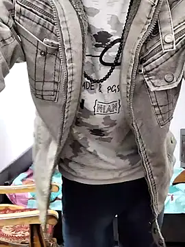 Snapshot of Habibi_big_b chatting on 12/30/24, 09:27 Habibi big b online show from 12/30/24, 09:27