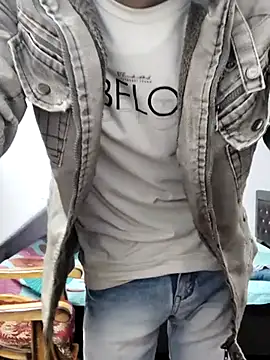 Snapshot of Habibi_big_b chatting on 01/12/25, 10:23 Habibi big b online show from 01/12/25, 10:23