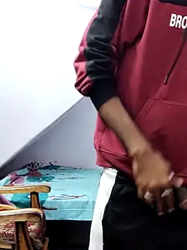 Snapshot of Habibi_big_b chatting on 01/16/25, 05:23 Habibi big b online show from 01/16/25, 05:23