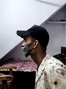 Snapshot of Habibi_big_b chatting on 01/23/25, 09:50 Habibi big b online show from 01/23/25, 09:50