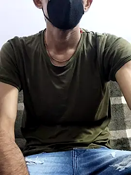 Snapshot of Habibi_big_b chatting on 02/21/25, 04:37 Habibi big b online show from 02/21/25, 04:37