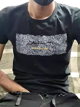 Snapshot of Habibi_big_b chatting on 02/24/25, 09:00 Habibi big b online show from 02/24/25, 09:00