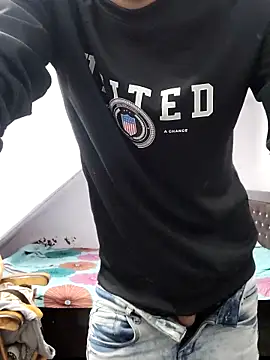 Snapshot of Habibi_big_b chatting on 03/05/25, 07:38 Habibi big b online show from 03/05/25, 07:38