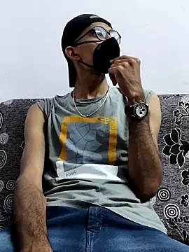 Snapshot of Habibi_big_b chatting on 03/07/25, 04:44 Habibi big b online show from 03/07/25, 04:44