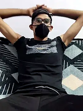 Snapshot of Habibi_big_b chatting on 03/14/25, 07:01 Habibi big b online show from 03/14/25, 07:01