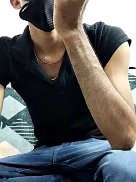 Snapshot of Habibi_big_b chatting on 03/18/25, 05:53 Habibi big b online show from 03/18/25, 05:53