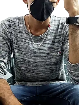 Snapshot of Habibi_big_b chatting on 03/19/25, 11:28 Habibi big b online show from 03/19/25, 11:28