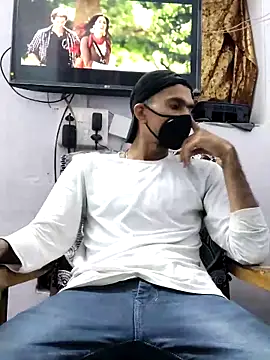 Snapshot of Habibi_big_b chatting on 03/21/25, 05:34 Habibi big b online show from 03/21/25, 05:34