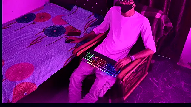 Snapshot of Habibi_big_b chatting on 09/18/25, 06:10 Habibi big b online show from 09/18/25, 06:10