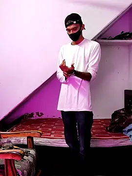 Snapshot of Habibi_big_b chatting on 10/09/25, 06:17 Habibi big b online show from 10/09/25, 06:17