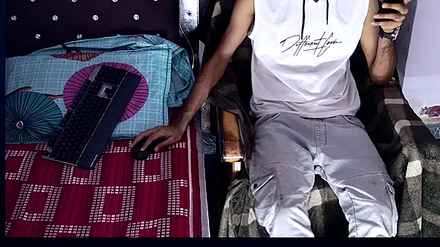 Snapshot of Habibi_big_b chatting on 10/10/25, 06:40 Habibi big b online show from 10/10/25, 06:40