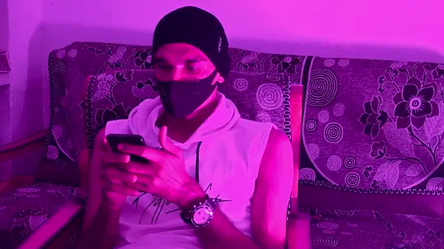 Snapshot of Habibi_big_b chatting on 10/30/25, 05:57 Habibi big b online show from 10/30/25, 05:57