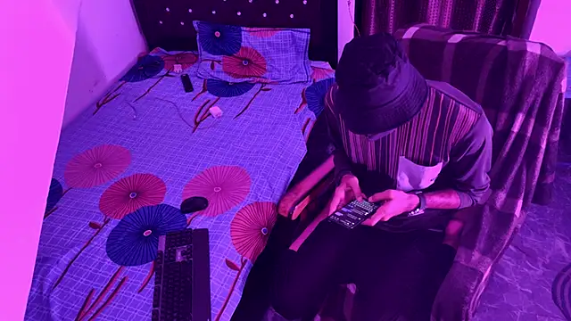 Snapshot of Habibi_big_b chatting on 11/07/25, 10:10 Habibi big b online show from 11/07/25, 10:10