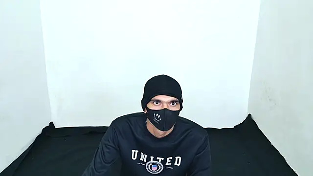 Snapshot of Habibi_big_b chatting on 11/12/25, 10:37 Habibi big b online show from 11/12/25, 10:37