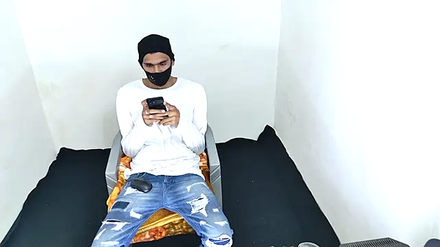 Snapshot of Habibi_big_b chatting on 11/20/25, 07:08 Habibi big b online show from 11/20/25, 07:08