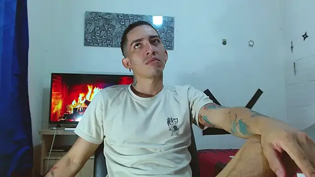 targuerian22 online show from 01/17/25, 02:39