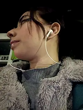 hanna  azumi online show from 02/21/25, 10:17