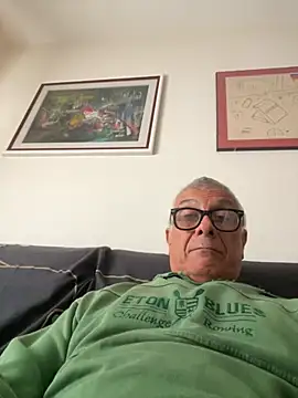 Snapshot of 4n4l1zz4m1 chatting on 11/09/25, 12:03 4n4l1zz4m1 online show from 11/09/25, 12:03