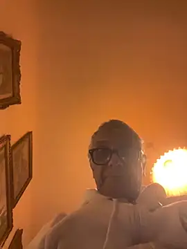 Snapshot of 4n4l1zz4m1 chatting on 12/16/25, 06:35 4n4l1zz4m1 online show from 12/16/25, 06:35