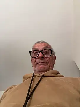 Snapshot of 4n4l1zz4m1 chatting on 03/24/26, 03:06 4n4l1zz4m1 online show from 03/24/26, 03:06