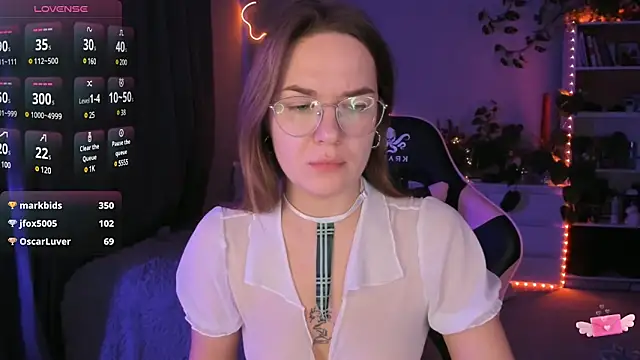 Snapshot of ami_amour_ chatting on 12/16/24, 02:05 ami amour online show from 12/16/24, 02:05