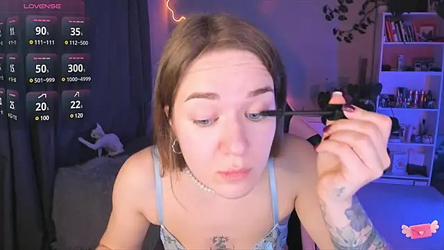 Snapshot of ami_amour_ chatting on 03/21/25, 07:24 ami amour online show from 03/21/25, 07:24