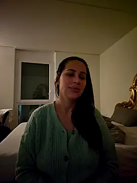 Liilii22 online show from 02/01/25, 09:40