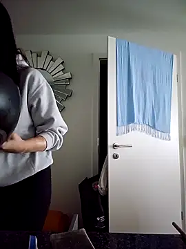 Liilii22 online show from 02/06/25, 12:37