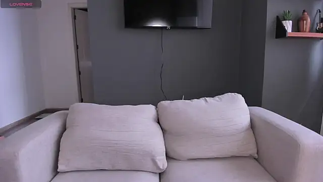 Snapshot of jessica_tenderly chatting on 12/17/25, 03:40 jessica tenderly online show from 12/17/25, 03:40