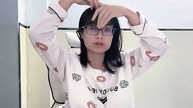 Snapshot of Honey-cici chatting on 12/06/24, 08:15 Honey-cici online show from 12/06/24, 08:15